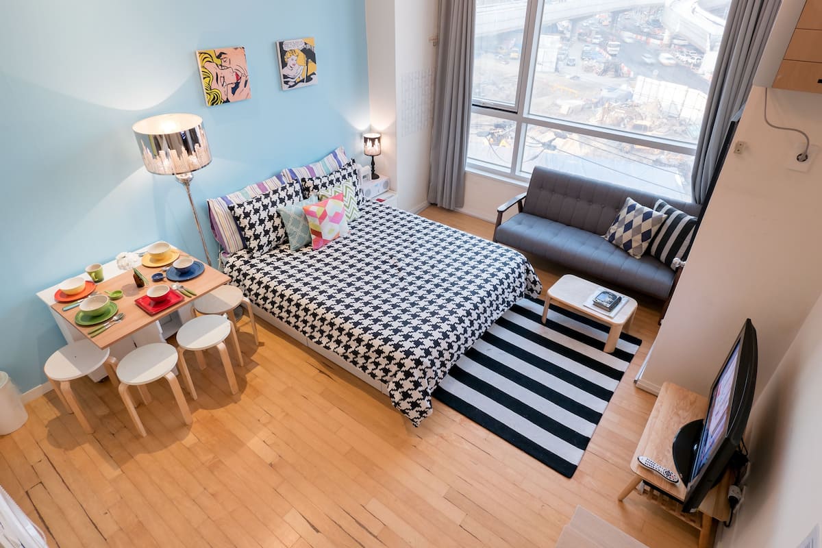 Premium bedding, individually decorated, individually furnished, desk
