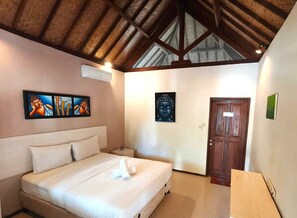 Pillow-top beds, bed sheets - Si Pitung Village (Gili Air)