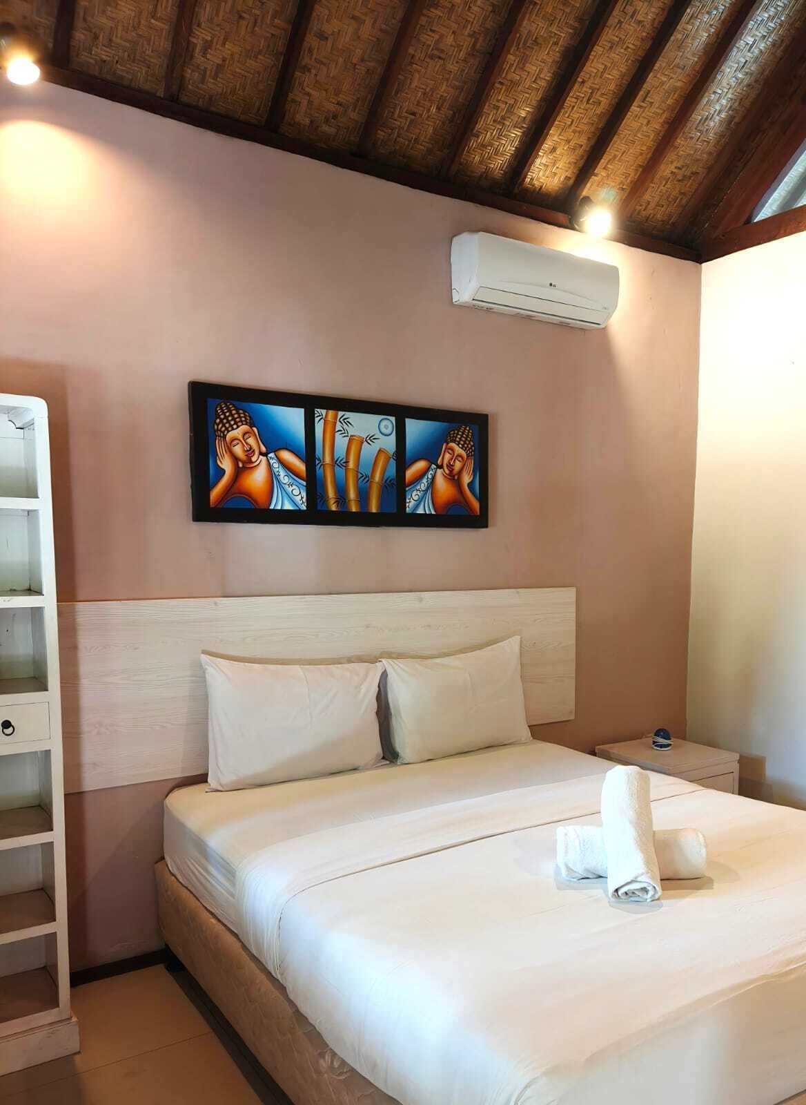 bungalow with ac | pillow-top beds, bed sheets