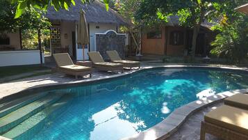 Kolam renang outdoor