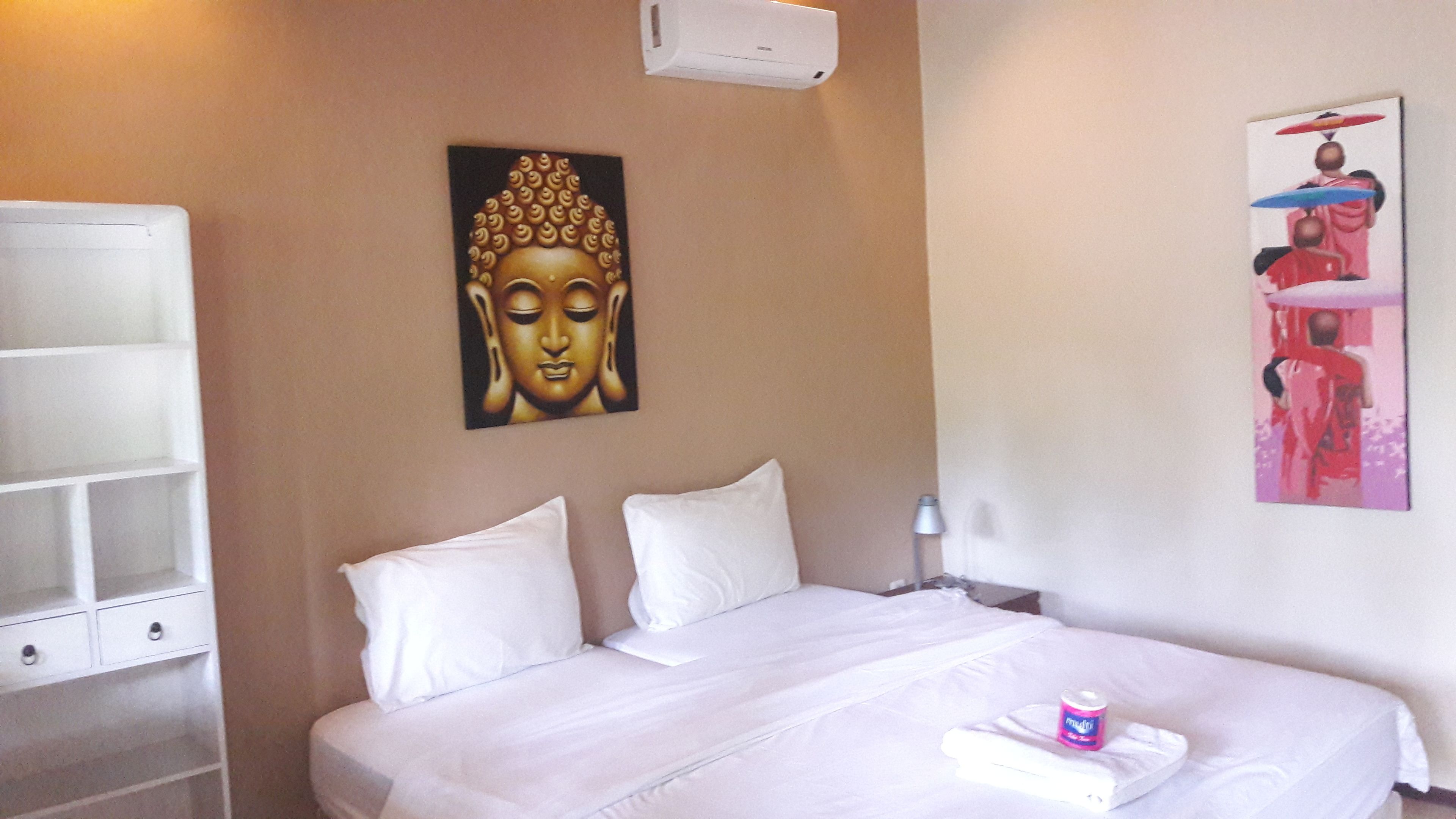 bungalow with ac | pillow-top beds, bed sheets