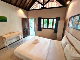 Bungalow with AC | Pillowtop beds, bed sheets