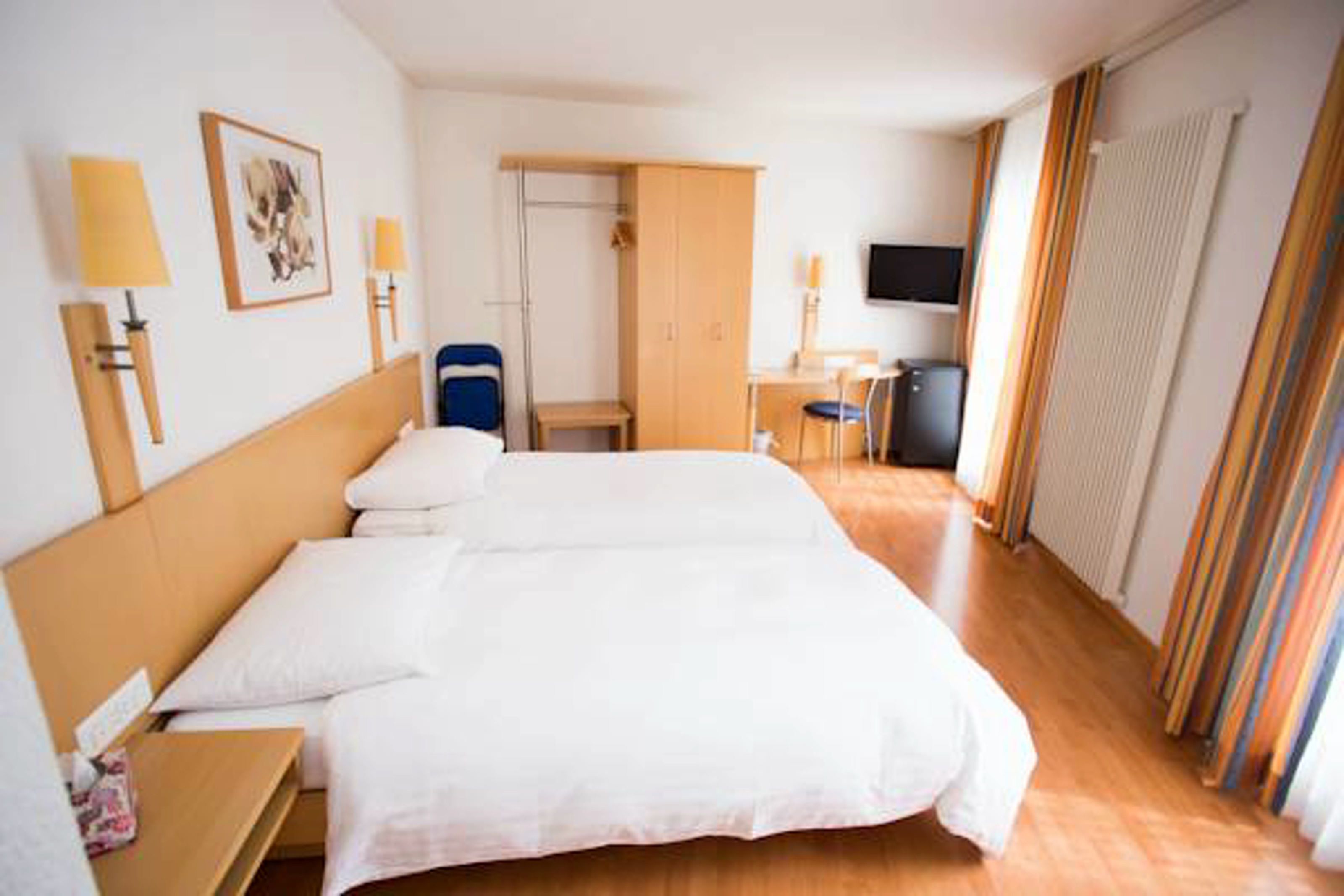 standard twin room | in-room safe, desk, soundproofing, iron/ironing board