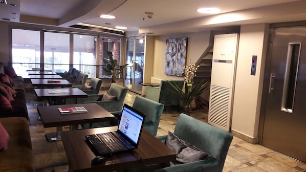 Business center - Derpa Suite Hotel Osmanbey (Istanbul)