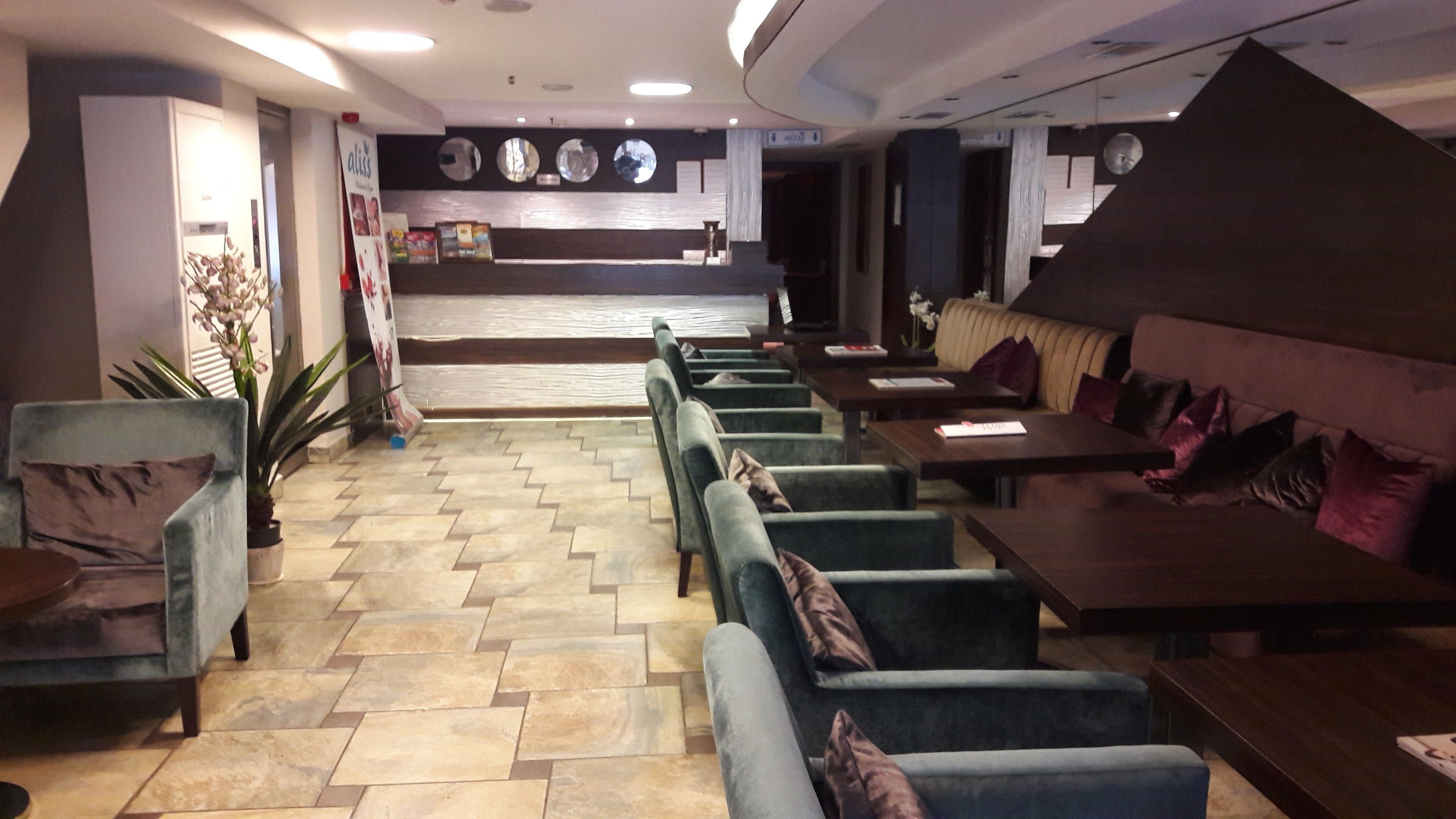 Photo - Derpa Suite Hotel