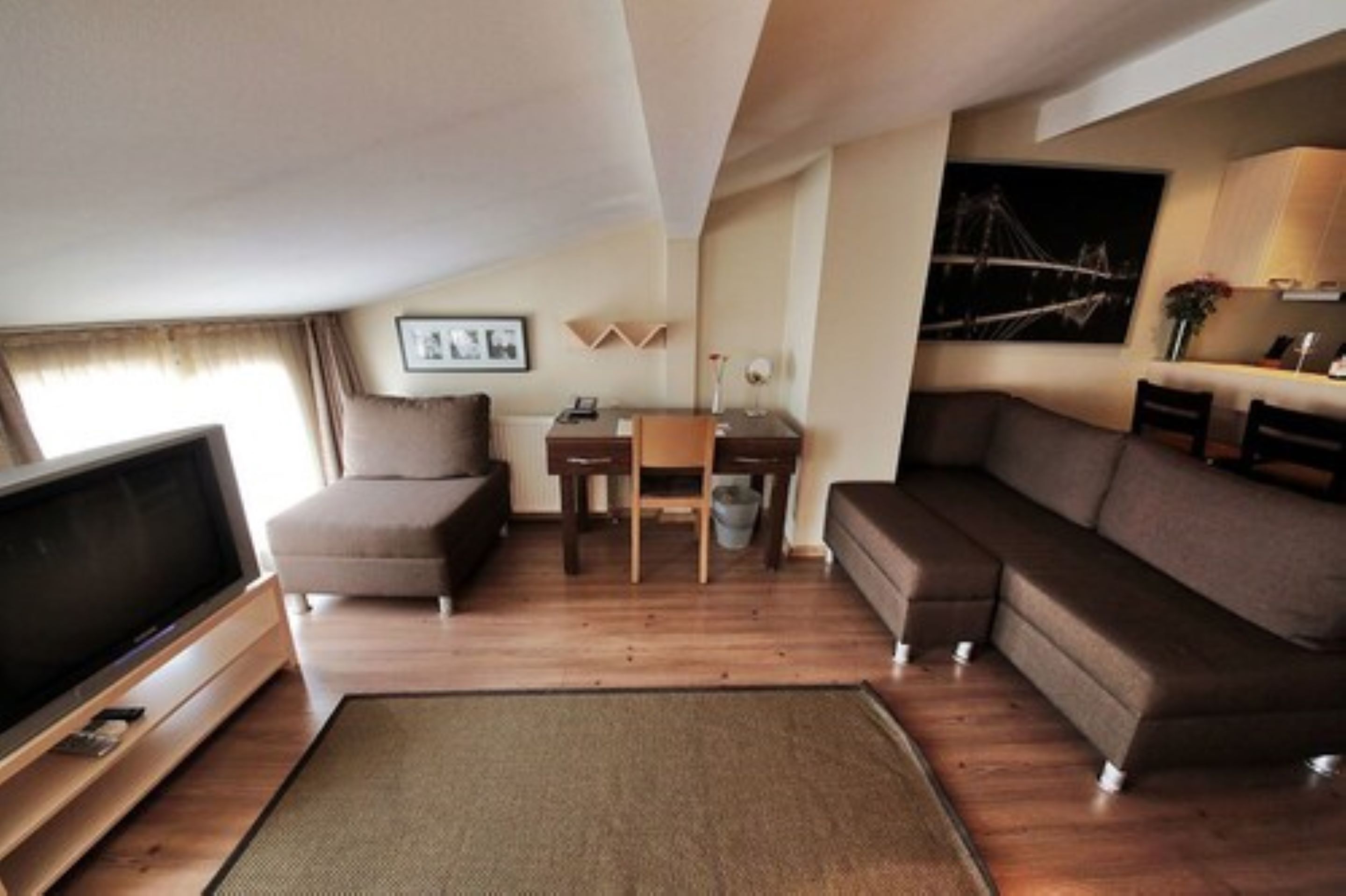 Photo - Derpa Suite Hotel