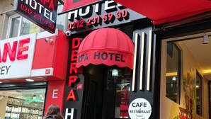 A hotel entrance with a red awning and a cafe sign. - Derpa Suite Hotel Osmanbey (Istanbul)