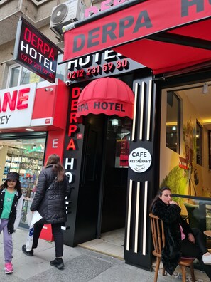 Front of property - Derpa Suite Hotel Osmanbey (Istanbul)