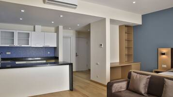 Deluxe Studio, Sea View | In-room safe, desk, iron/ironing board, rollaway beds