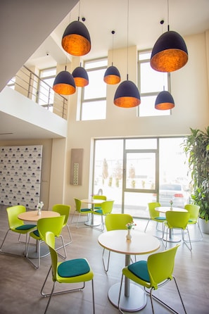 Coin salon dans le hall