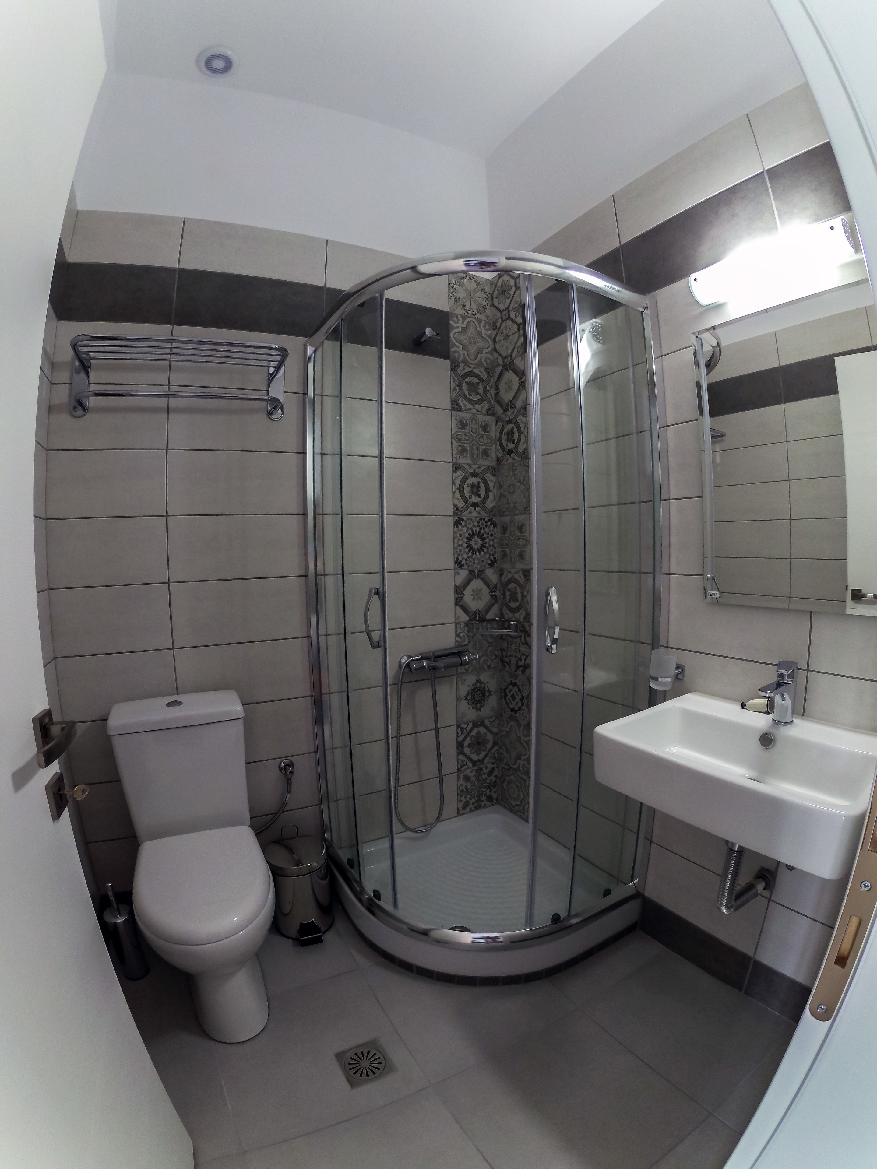 family apartment, 1 bedroom, partial sea view | bathroom | shower, free toiletries, hair dryer, towels