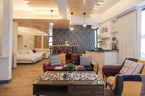 Deluxe Quadruple Room (No Select Room) | Living area | Flat-screen TV - Slowly Space (Tainan)