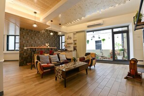 Deluxe Quadruple Room (No Select Room) | Premium bedding, individually decorated, individually furnished - Slowly Space (Tainan)