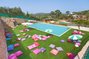 3 albercas al aire libre 