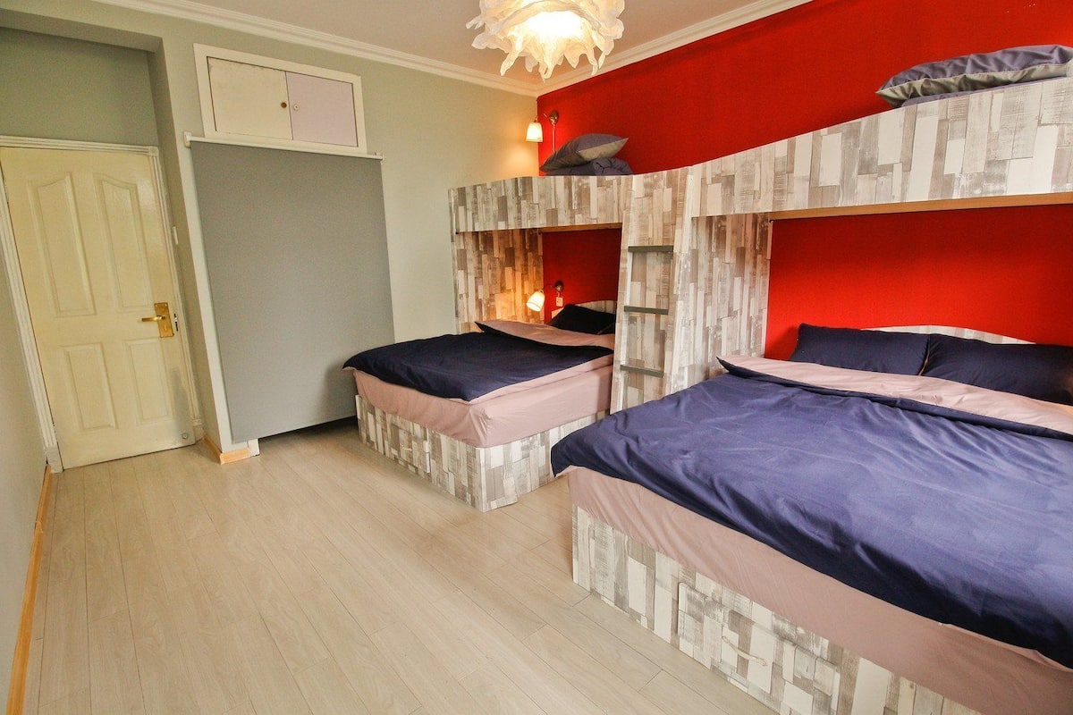 Rollaway beds, free WiFi