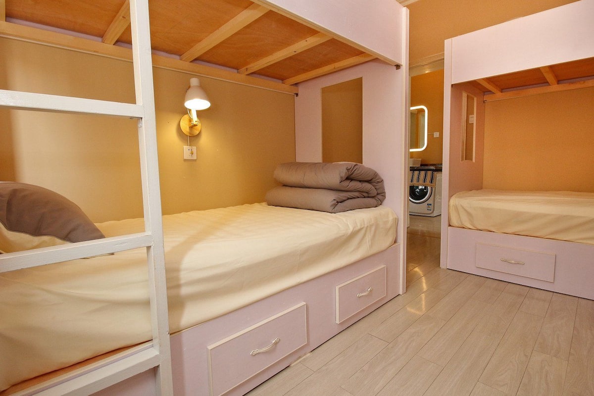 Rollaway beds, free WiFi