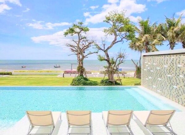 Outdoor pool, pool loungers - The Crest Santora Hua Hin Soi 7 (Hua Hin)