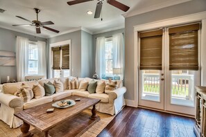 Living area - Coastal Cottage 3 Bedroom Condo By Coastal Dreamin (Santa Rosa Beach)