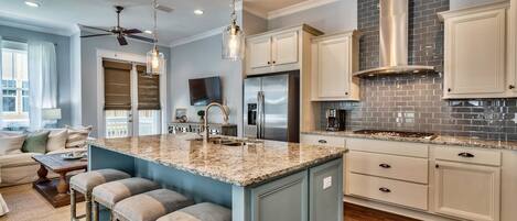 Condo, 3 Bedrooms | Private kitchen