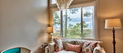 Apartamento, 3 habitaciones, vistas a la bahía | Sala de estar