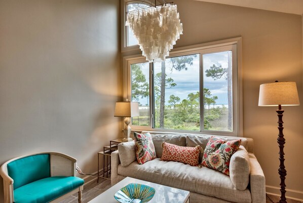 Condo, 3 Bedrooms, Bay View | Living room