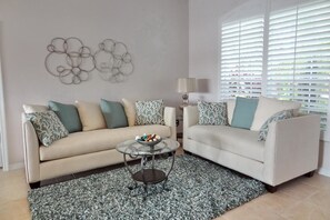 Luxury-Haus, 4 Schlafzimmer | Wohnzimmer | DVD-Player