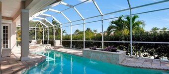 BRF335 3 Bedroom Holiday Home by Marco Naples Vacation Homes