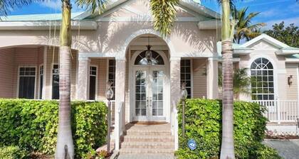 BRF335 3 Bedroom Holiday Home by Marco Naples Vacation Homes