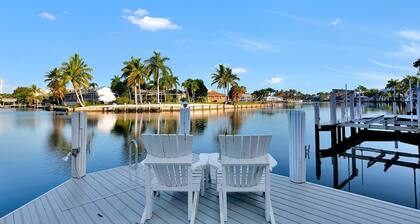COPPER20 5 Bedroom Holiday Home by Marco Naples Vacation Homes