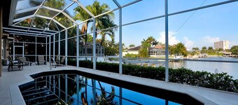 COPPER20 5 Bedroom Holiday Home by Marco Naples Vacation Homes