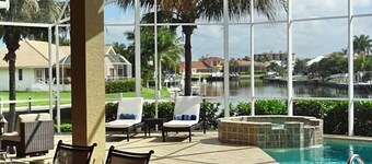 DOVE816 4 Bedroom Holiday Home by Marco Naples Vacation Homes