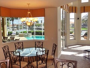 Casa de lujo, 4 habitaciones, vista al mar, frente al mar | Servicio a la habitación