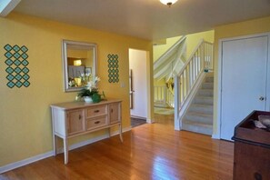 Luxury House, 5 Bedrooms, Pool View, Poolside