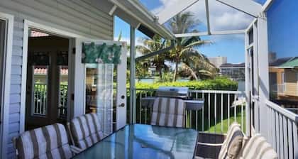 KEN407 5 Bedroom Holiday Home by Marco Naples Vacation Homes