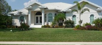 KEN486 3 Bedroom Holiday Home by Marco Naples Vacation Homes