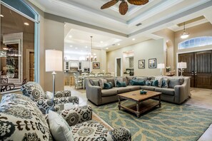 Maison Luxe, 4 chambres, vue piscine, en bord de piscine | Coin séjour