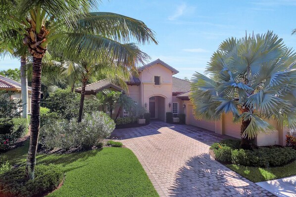 숙박 시설 정면