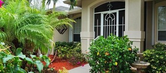 MANOR41 3 Bedroom Holiday Home by Marco Naples Vacation Homes