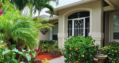 MANOR41 3 Bedroom Holiday Home by Marco Naples Vacation Homes