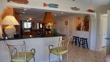 Luxury House, 3 Bedrooms | In-room dining