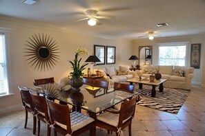 Luxury House, 3 Bedrooms | Living room | DVD player - NP100TH 712 3 Bedroom Holiday Home by Marco Naples Vacation Homes (Naples)