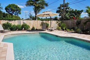 Outdoor pool - NP100TH 712 3 Bedroom Holiday Home by Marco Naples Vacation Homes (Naples)