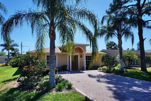 NP100TH 712 3 Bedroom Holiday Home by Marco Naples Vacation Homes