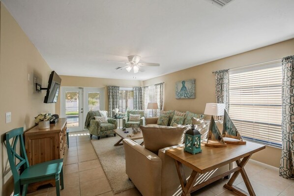 Luxury House, 3 Bedrooms, Pool View, Poolside | Living room | DVD player