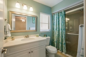 A bathroom with a vanity, a toilet, a shower, and a window with blinds. - NP97th 689 3 Bedroom Holiday Home by Marco Naples Vacation Homes (Naples)
