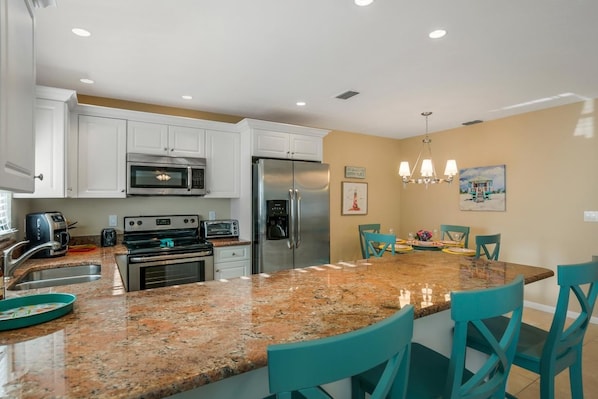 Luxury House, 3 Bedrooms, Pool View, Poolside | Private kitchen | Fridge, microwave, coffee/tea maker
