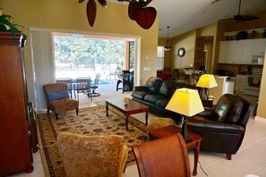 Luxury House, 4 Bedrooms, Pool View, Poolside | Living area