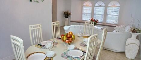 Luxury House, 3 Bedrooms, Sea View, Sea Facing | In-room dining