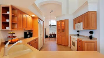 Luxury House, 4 Bedrooms, Pool View, Poolside | Private kitchen | Fridge, microwave, coffee/tea maker