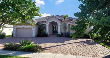 SMARCO1601 4 Bedroom Holiday Home by Marco Naples Vacation Homes